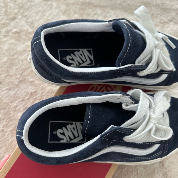 Vans - Picture 3 of 7